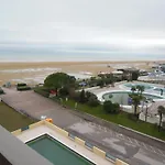 Welcoming Seaside Flat Ideal For 6 Guests Apartment