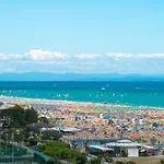Welcoming Seaside Flat Ideal For 6 Guests Apartment *